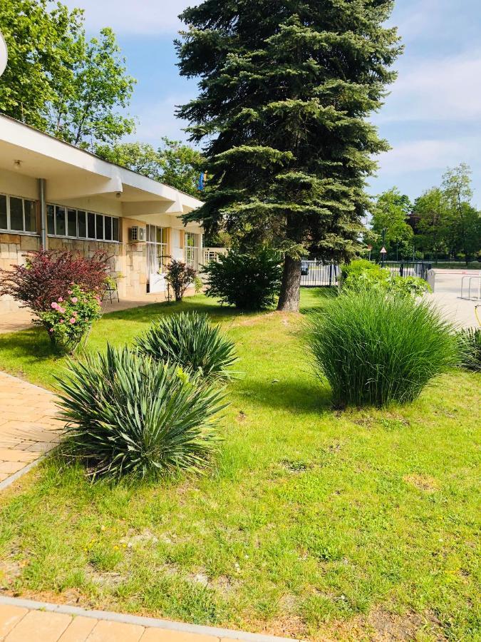 Napsugar Club Es Panzio Bed & Breakfast Fonyód Екстериор снимка