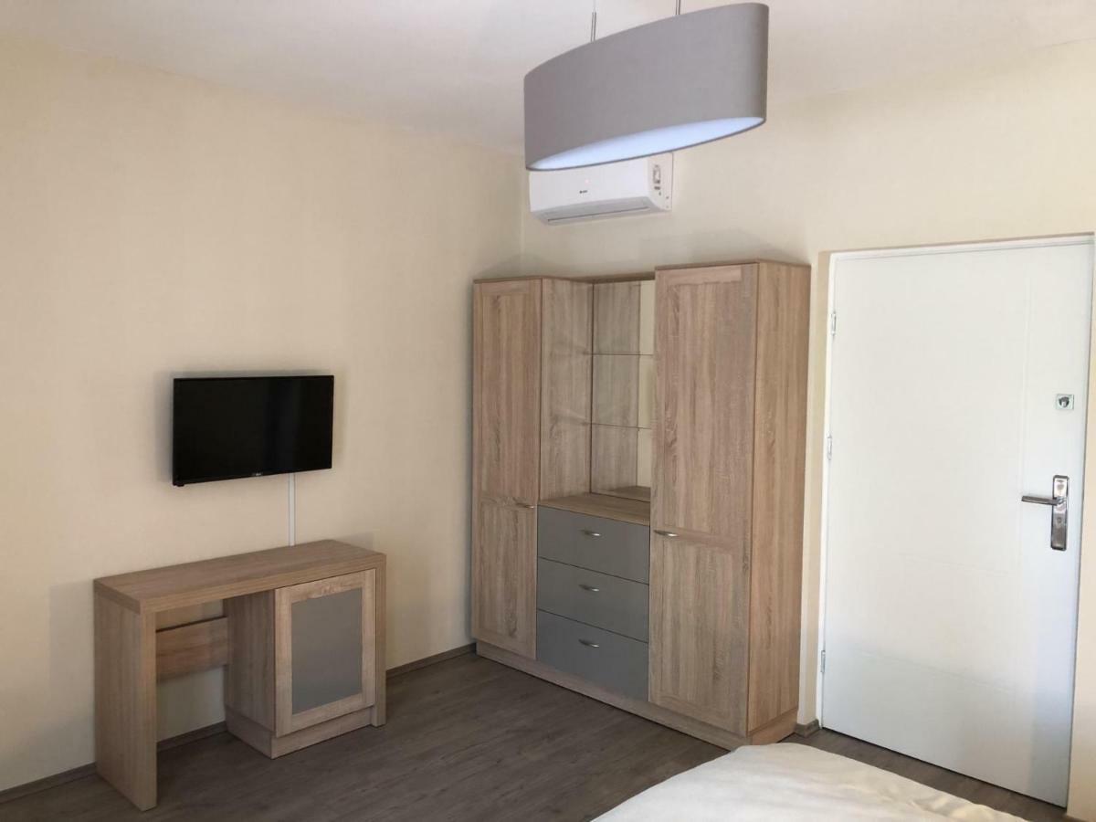 Napsugar Club Es Panzio Bed & Breakfast Fonyód Екстериор снимка