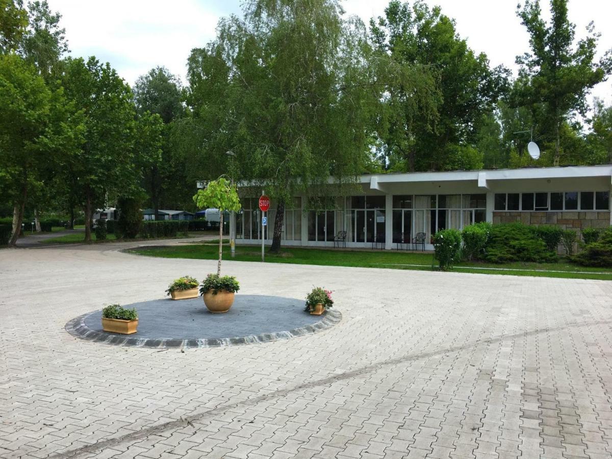 Napsugar Club Es Panzio Bed & Breakfast Fonyód Екстериор снимка